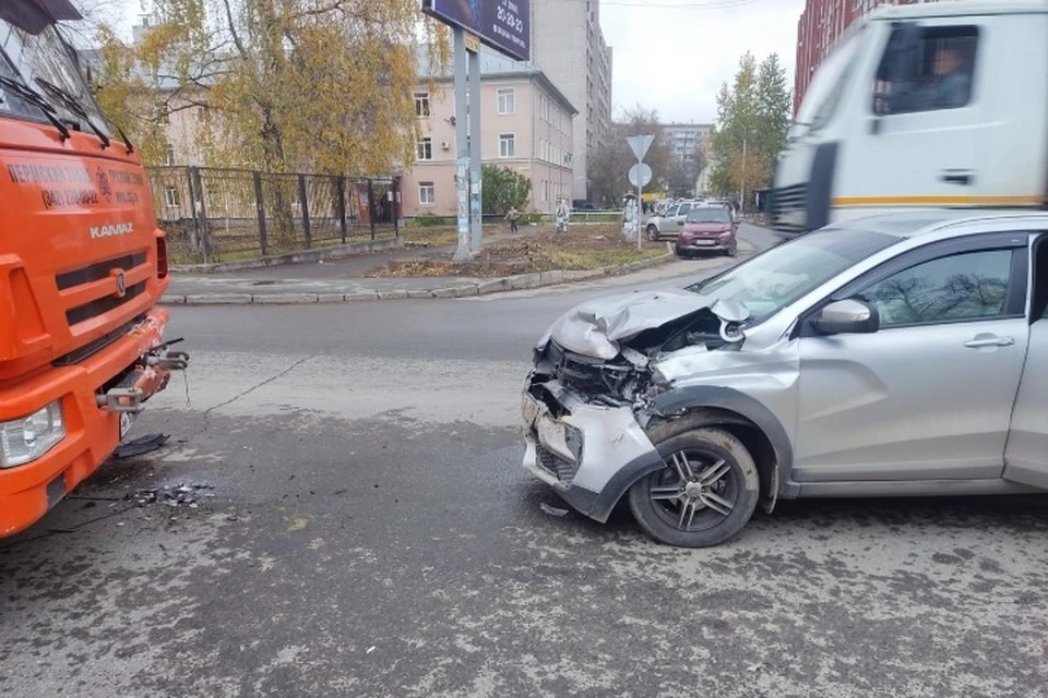 Пожилой водитель получил травмы. Фото: первый отдел УГИБДД МВД по Удмуртии