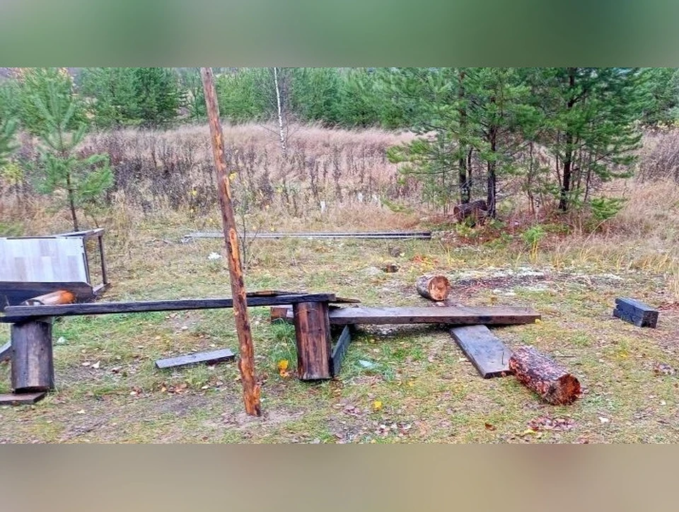 В Подтыбке вандалы разгромили тропу здоровья Фото: Александра Березюк.