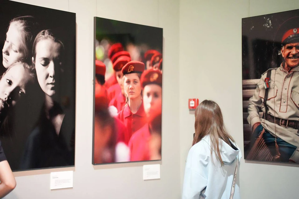 В зале выставляются работы российских фотохудожников. Фото - https://t.me/DanilchenkoGV