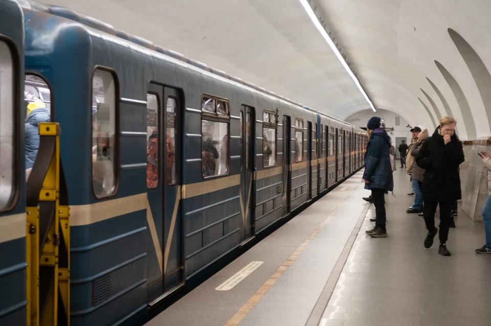Станцию метро закрыли на вход в Петербурге.