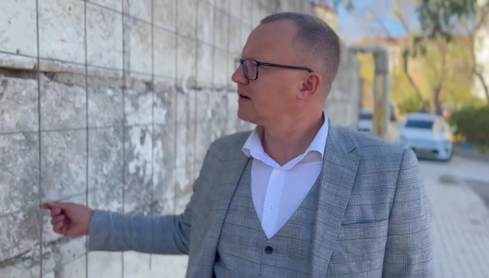 И. о. замгубернатора рассказал о тонкостях ремонта. Фото: Telegram-канал Евгения Горлова