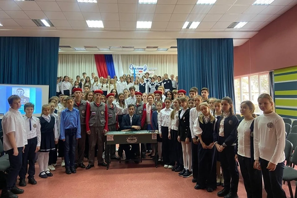 Вторая Парта Героя появилась в луганской школе №20. Фото - администрация Луганска