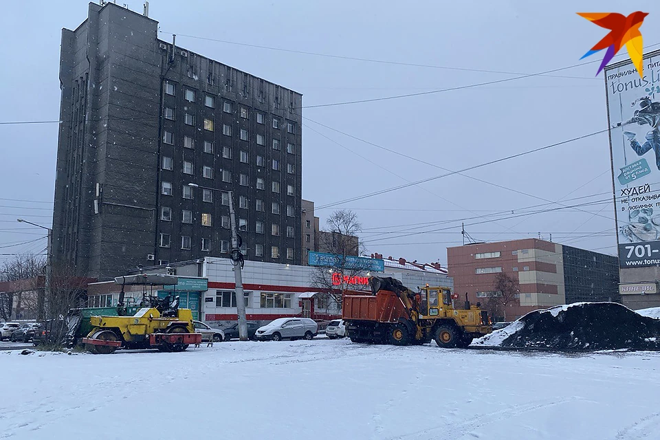 Как сообщил источник «КП»-Мурманск», работы на пустыре с благоустройством площади не связаны.