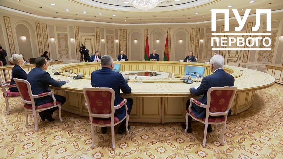 Лукашенко провел встречу с губернатором Вологодской области России 26 октября. Фото: телеграм-канал «Пул Первого».
