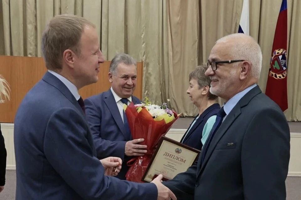 Вручение наград. Фото: телеграм-канал Виктора Томенко