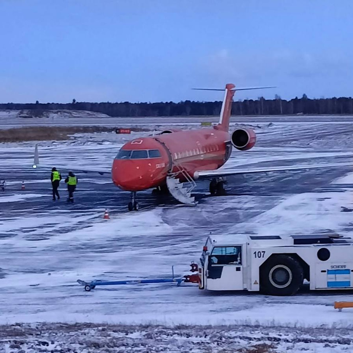 Пассажиры не смогли улететь из Томска в Нижневартовск и Екатеринбург - KP.RU