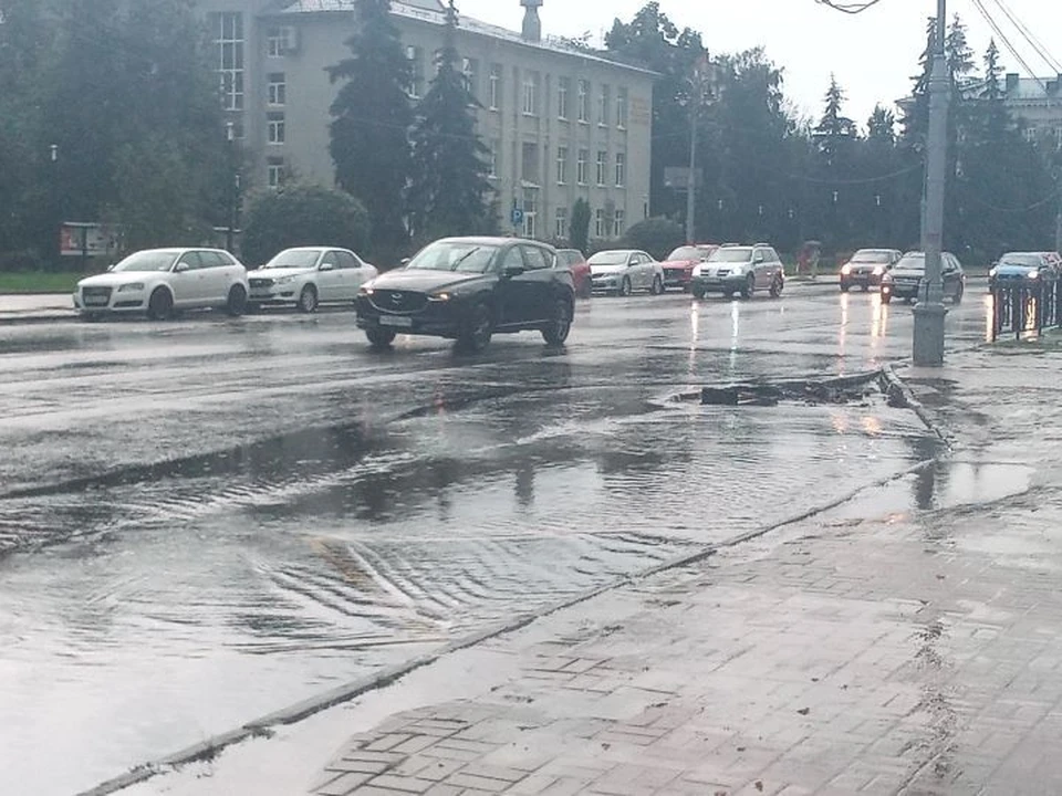В ливень по многим улицам Курска можно пускаться вплавь
