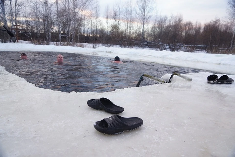 По мнению врачей, купаться в ледяной воде могут дети, достигшие семилетнего возраста