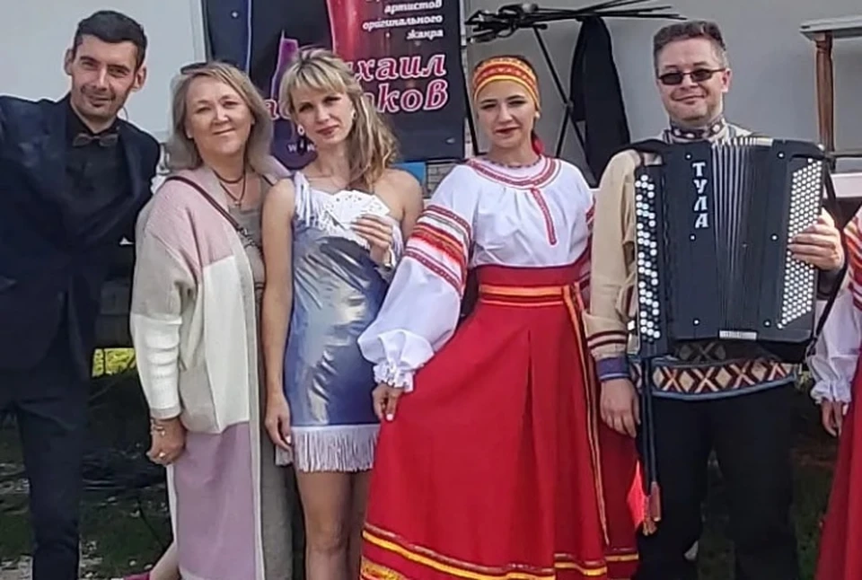 Команда автоклуба после одного из концертов. Фото: Александр Меньшиков