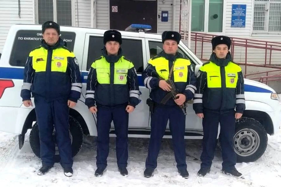 Полицейские Коми помогли попавшему в ДТП на трассе Сыктывкар — Ухта водителю