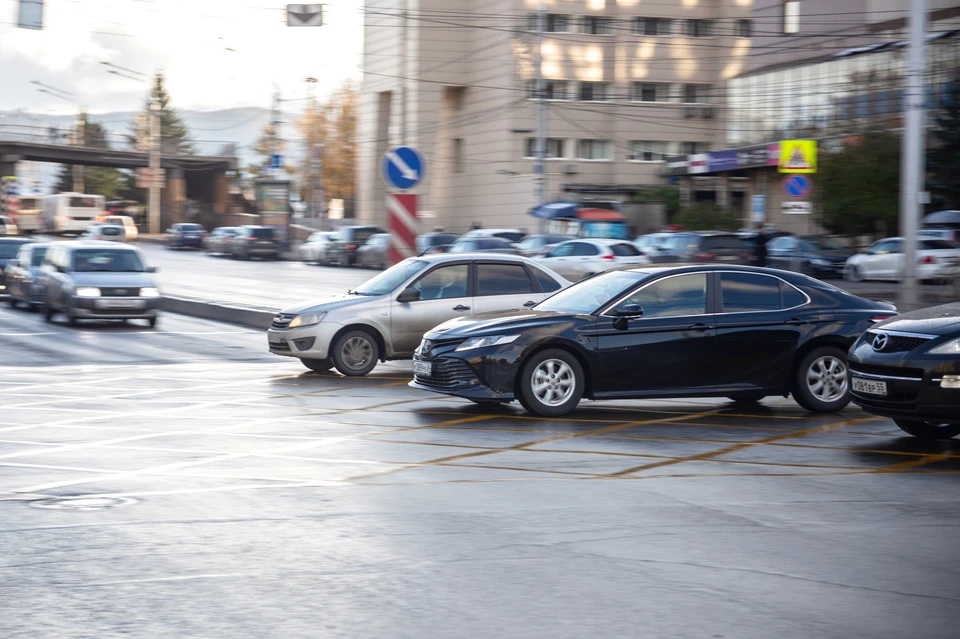 В Красноярске ограничили движение автомобилей на улице Кирова