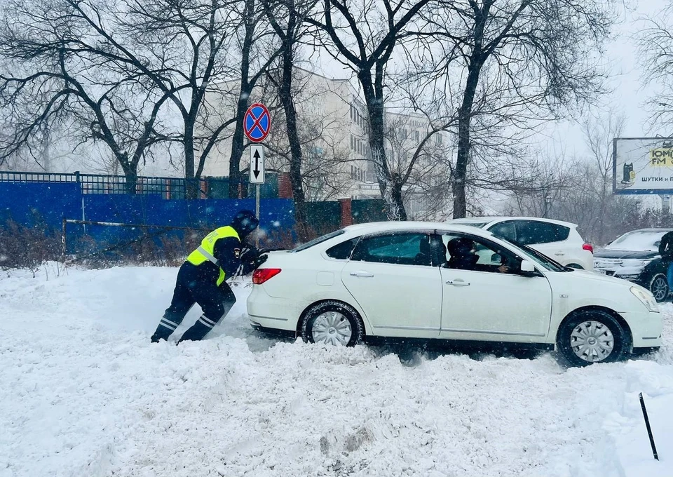 Застрявшие на трассе Хабаровского края водители могут попросить помощи у ГИБДД Фото: ГИБДД Хабаровска