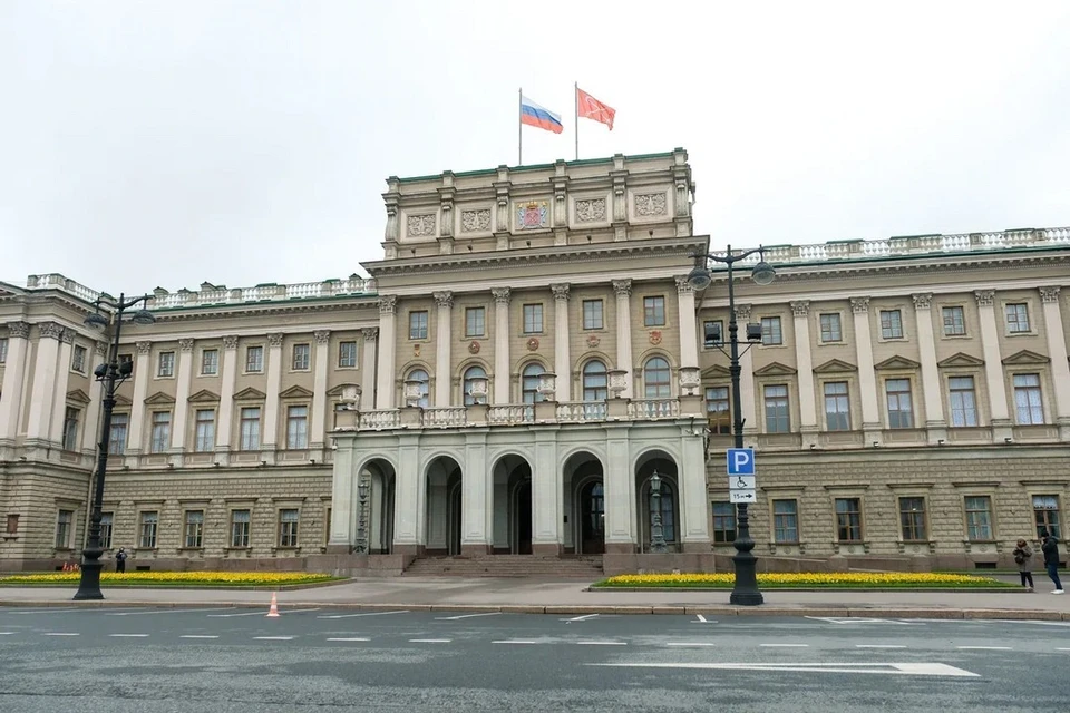В Петербурге утвердили закон о корректировке бюджета 2023 года.