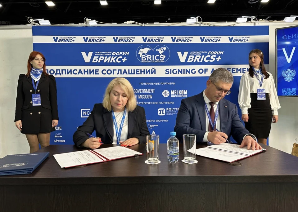 Власти Смоленска и Ярославля подписали протокол о реализации совместных мероприятий. Фото: страница Александра Новикова ВКонтакте.