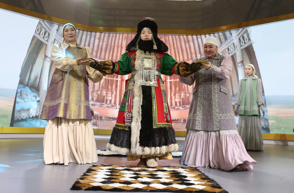 Традиционная якутская свадебная одежда полностью отражает всю эстетику народа Якутии