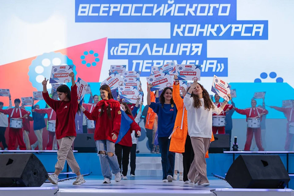 В финале конкурса "Большая перемена" в Артеке соревновались 1,5 тысячи старшеклассников со всей страны. Фото: Telegram-канал Сергея Собянина.