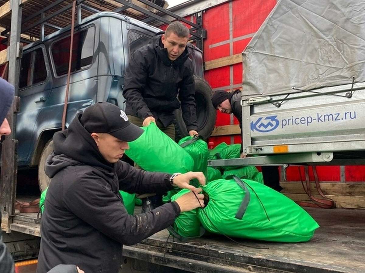 Лаишевский район направил в зону СВО УАЗ с прицепом, лодку и именные  посылки - KP.RU