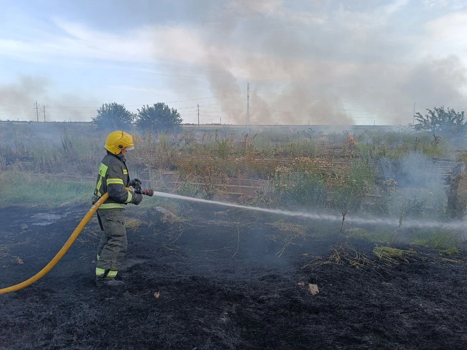 Сотрудники МЧС продолжают бороться с пожарами в Херсонской области ФОТО: ГУ МЧС Херсонской области