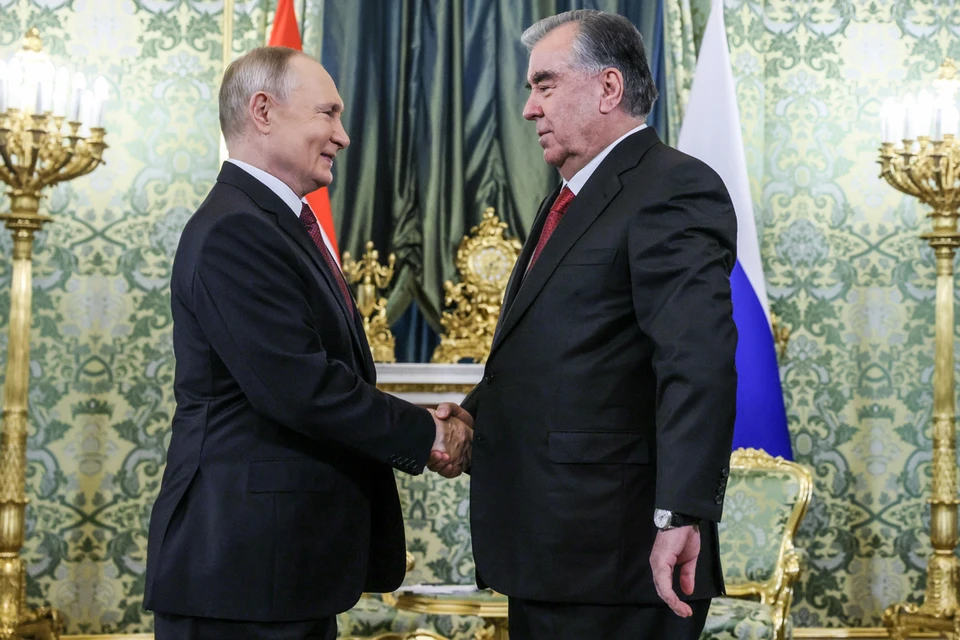 Владимир Путин и Эмомали Рахмон во время переговоров в Большом Кремлевском дворце. Фото: Михаил Метцель/ТАСС