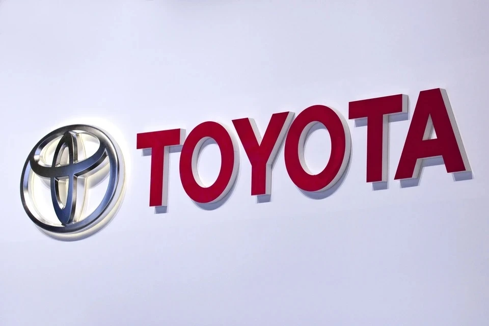 FT: рекламу внедорожника Toyota запретили из-за автомобилей, пересекающих реку