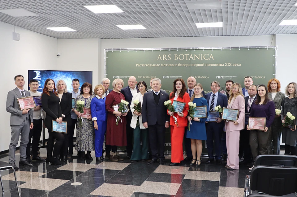 Николай Воробьев вручил дипломы лауреатам премии «Идеи для будущего»