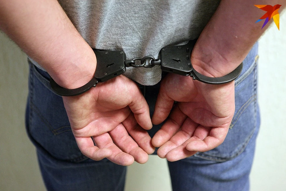 Под Крупками ОМОН задержал мужчин, скрывавших арсенал оружия в доме. Снимок используется в качестве иллюстрации.