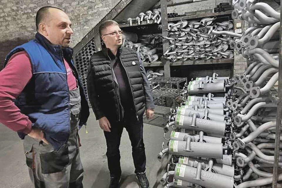 Николай Еланцев посетил Мелитопольский завод автомобильных выхлопных систем. Фото: Минпромторг Запорожской области