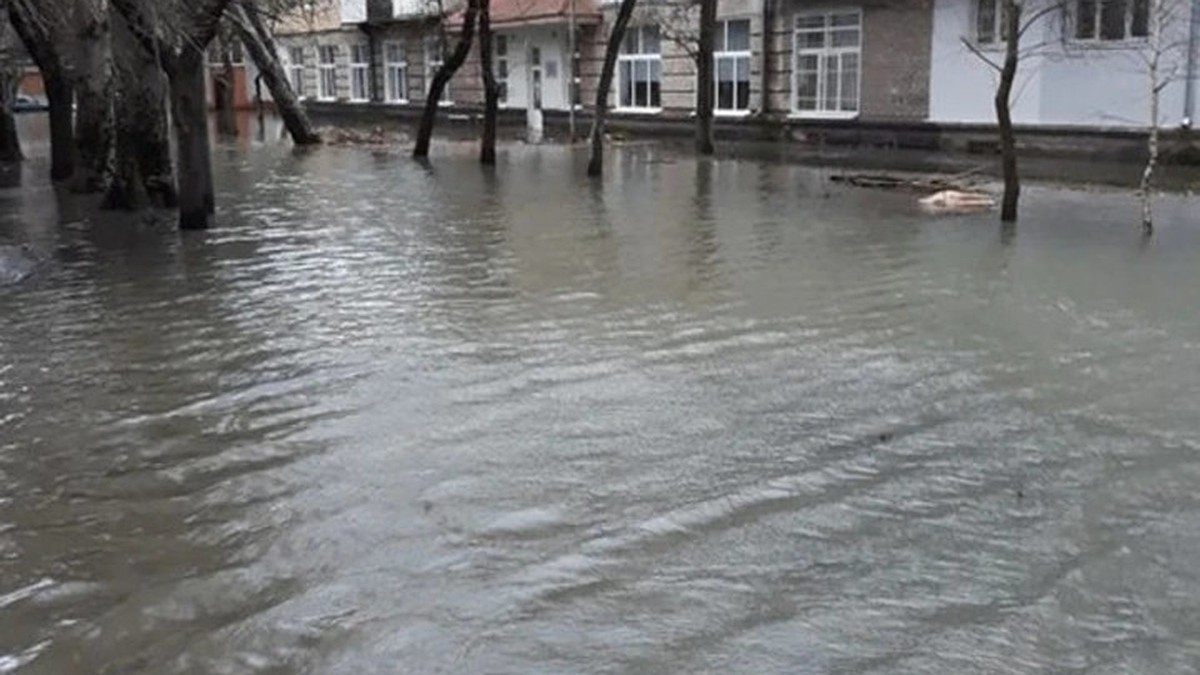 ГУ МЧС по Запорожской области: Вода откачена из более чем сотни домов в  Бердянске - KP.RU