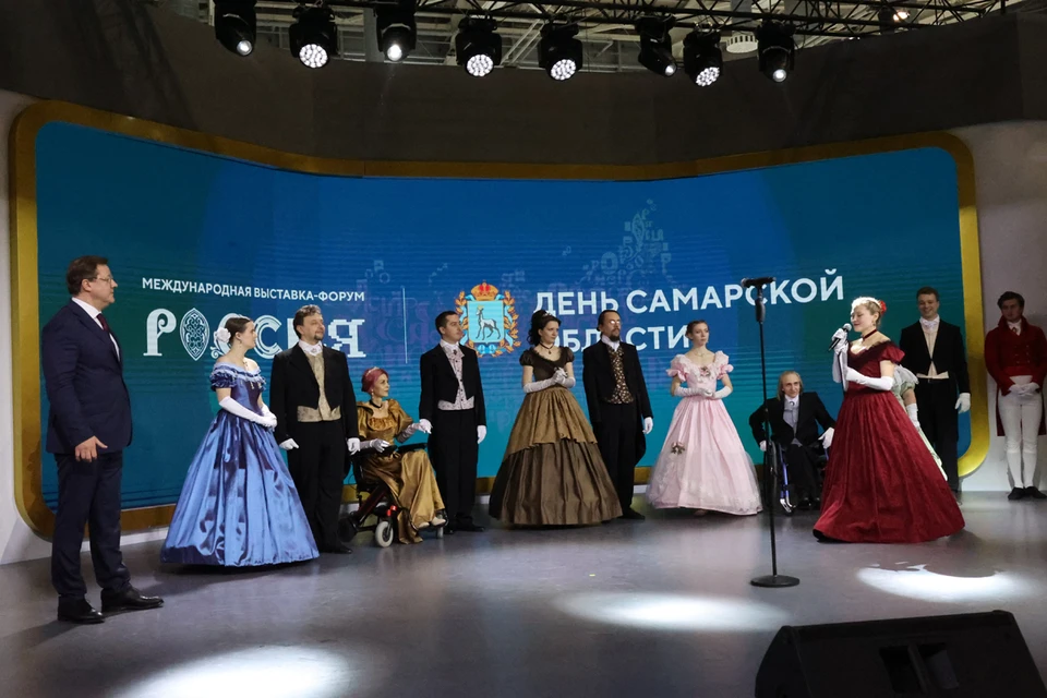 В программе мастер-класса на площадке ВДНХ представили полонез и вальс, марш и польку, а также показательный танец. Фото: Светлана Осьмачкина