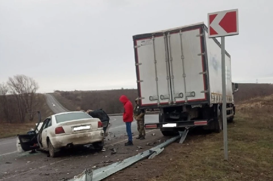 В результате ДТП водители обоих авто получили травмы, женщина-пассажир автомобиля Audi погибла на месте происшествия. Фото: МВД ДНР