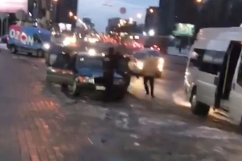 Задержаны в Новосибирске: в центре города провели оперативные мероприятия (Фото: Александр Калемов)