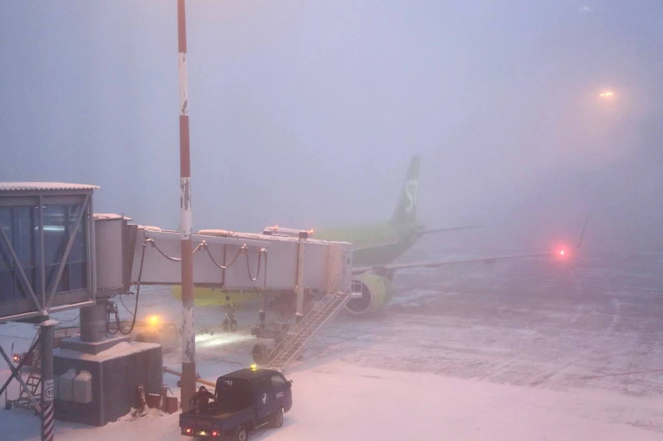 Утром в понедельник видимость составила менее 500 метров. Фото: аэропорт Якутска