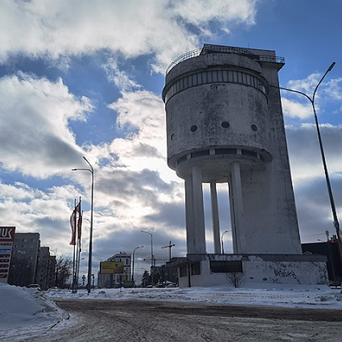 Здание Белой башни в Екатеринбурге попало в топ объектов, узнаваемых в  России - KP.RU