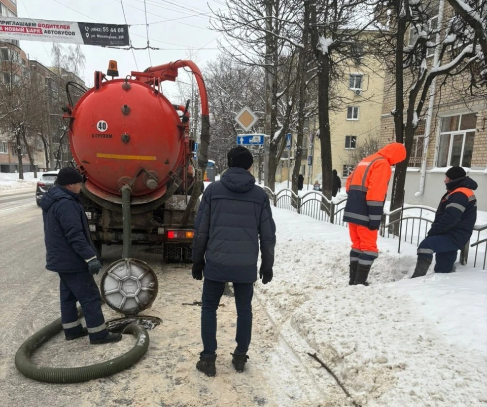 Из-за прорыва трубы на Московской отключили холодную воду