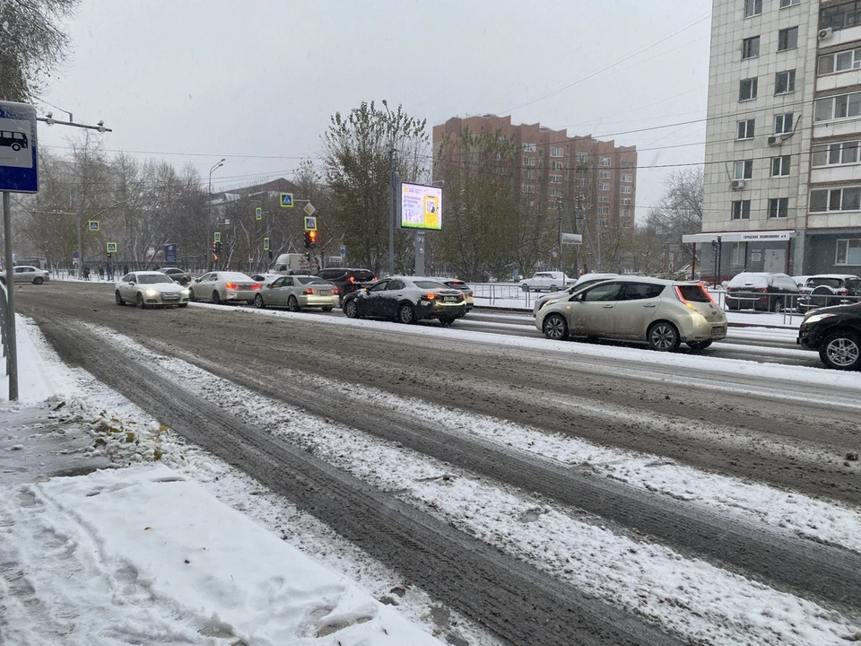 Вечерние пробки парализовали центральные улицы Тюмени.
