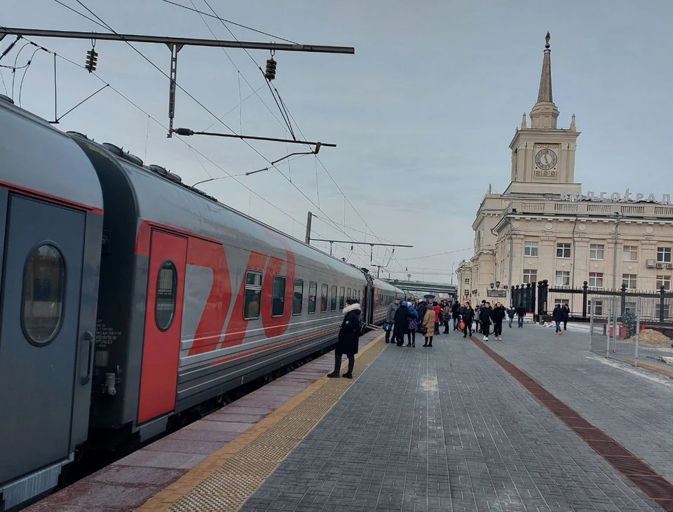 Поезд продолжил путь с большей частью пассажиров.