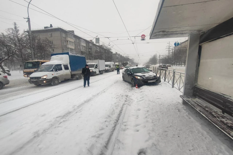 Врачи рассказали о состоянии 2-летней девочки, сбитой иномаркой в Новосибирске. Фото: ГИБДД по Новосибирску.