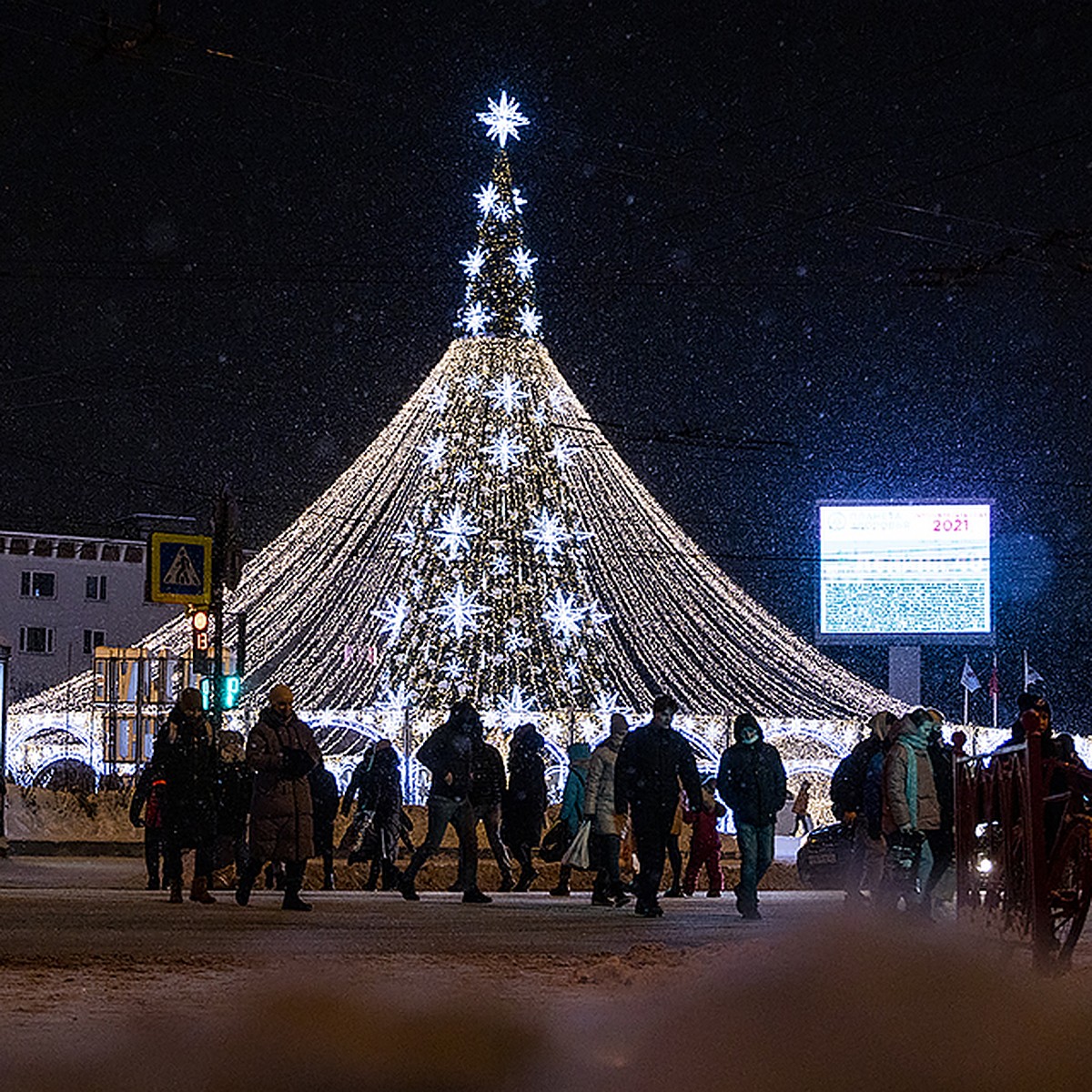 На выходных в Мурманске зажгут новогодние елки во всех округах города -  KP.RU