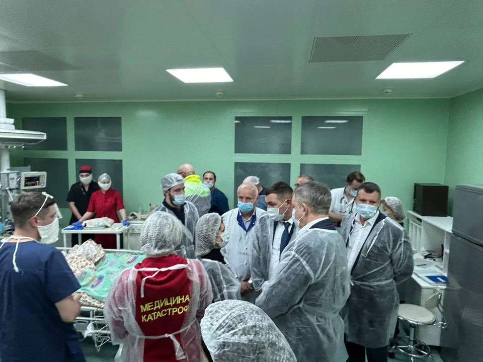 Пострадавших детей в больнице навестил губернатор Брянской области Александр Богомаз. Фото: пресс-служба правительства