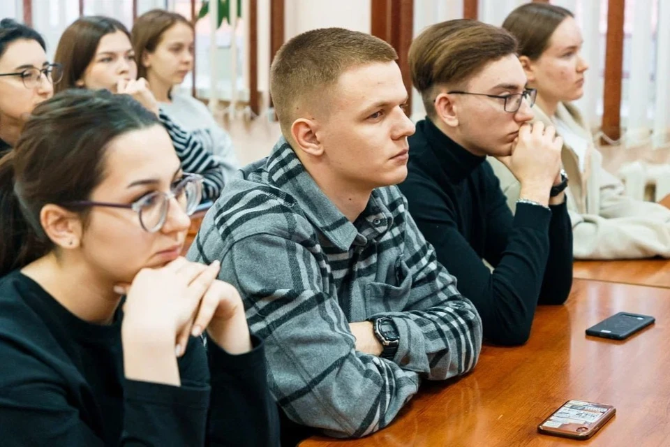 В рамках акции с ребятами пообщаются сотрудники государственных и общественных организаций, деятели культуры и спорта, а также преподаватели высших учебных заведений