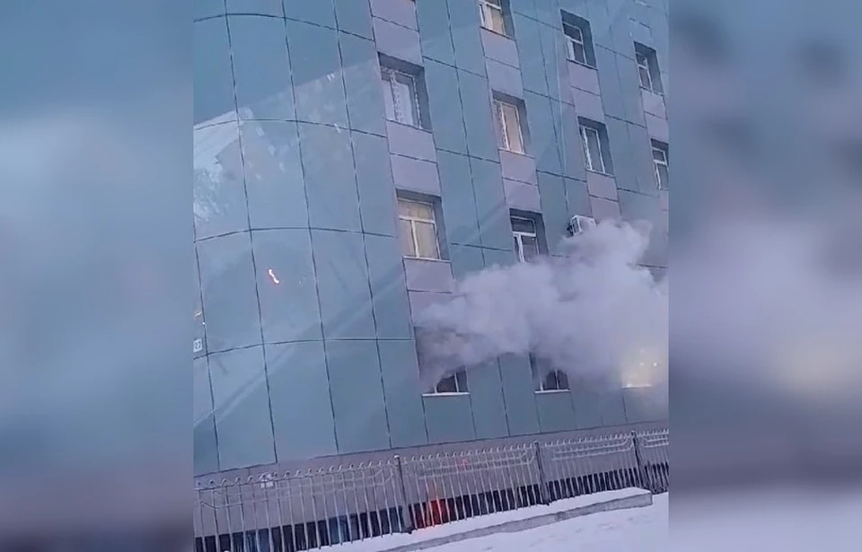 Горело складское помещение на первом этаже. Фото: скриншот видео