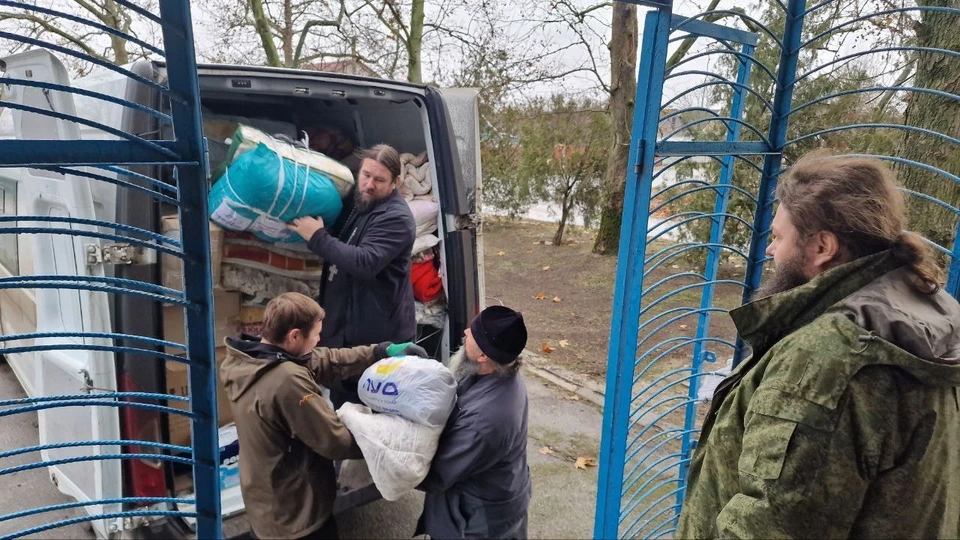 Волонтеры помогают Херсонской области ФОТО: Специальный гуманитарный центр Крымской митрополии.