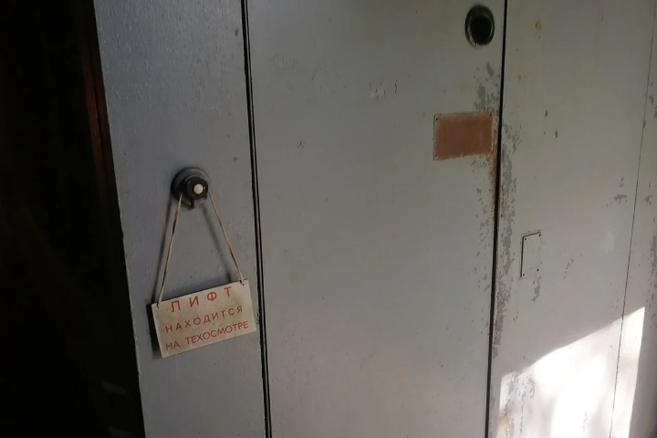 Пролетел больше 15 метров вниз: житель Хабаровска сорвался в шахту лифта