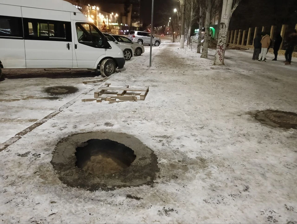 Глубокая яма с кипятком пока никак не огорожена.
