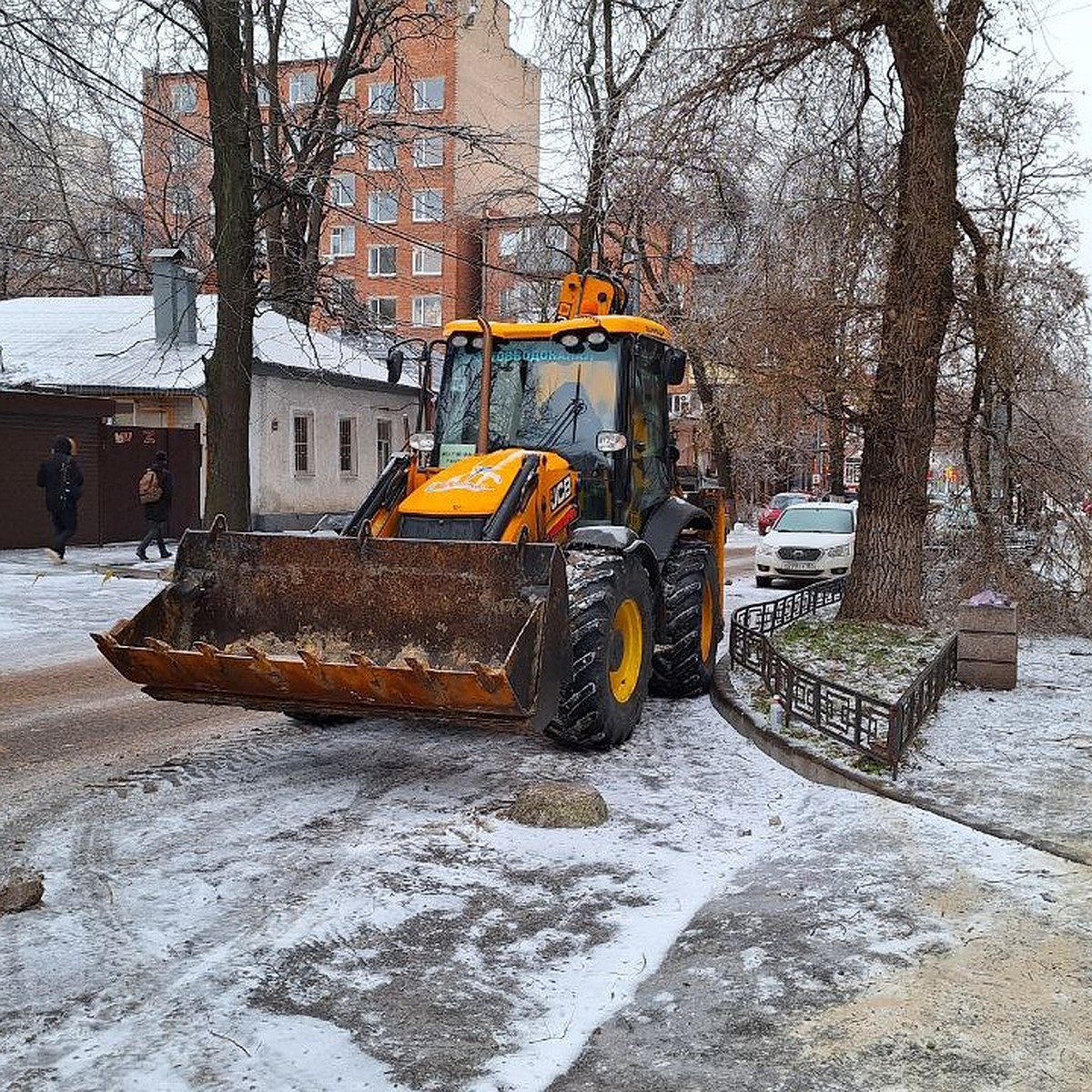 Последствия ледяного дождя в Ростовской области: без света остаются 8 тысяч  человек, ремонтируют 62 бригады - KP.RU