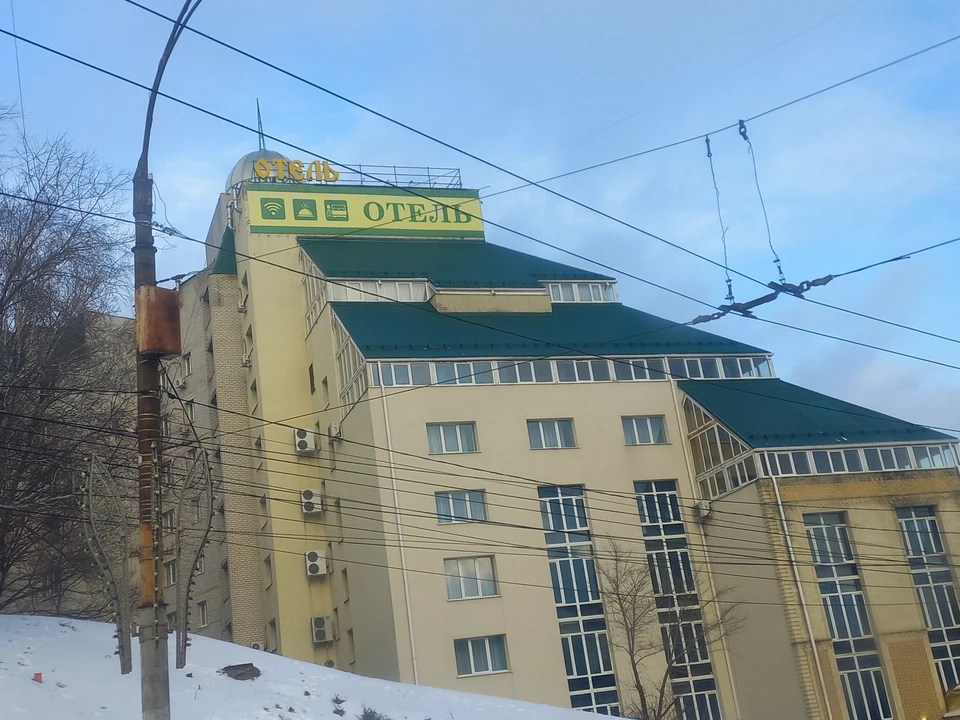 Отель на время лишился названия.