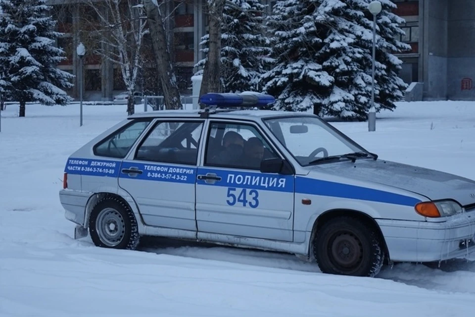 Полицейские разыскивают афериста.