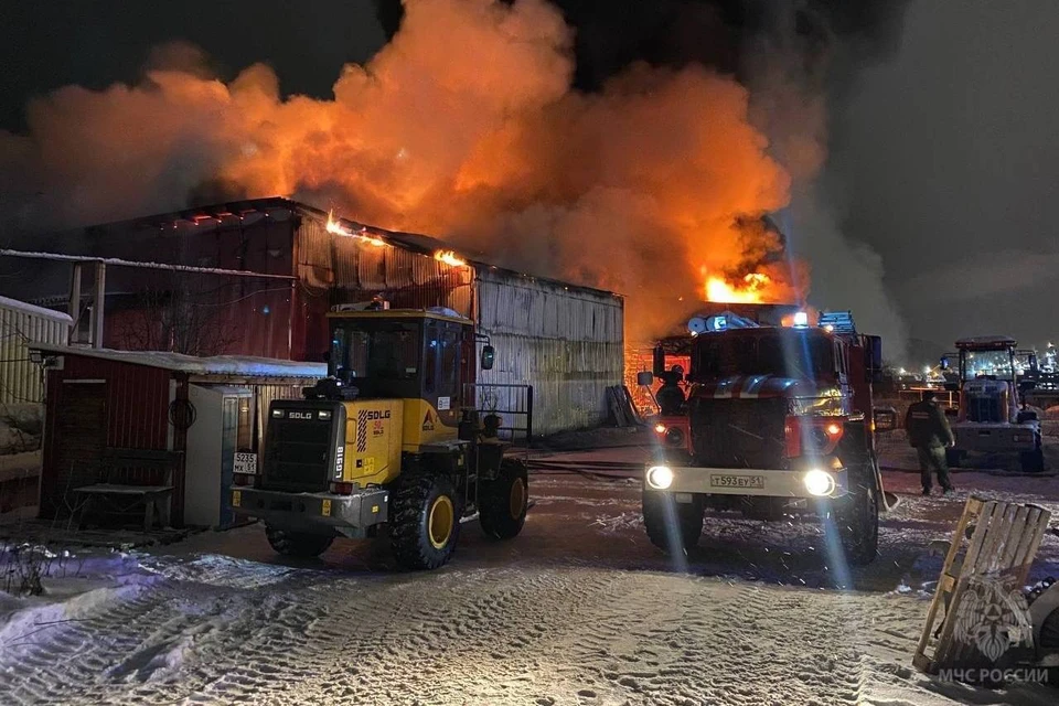 Пожар ликвидировали за шесть часов. Фото: МЧС по Мурманской области