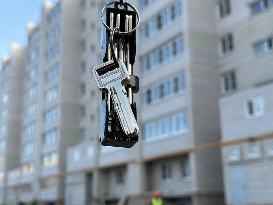 Жителям дома в Ейске выдали ключи. Фото: пресс-службы администрации Краснодарского края.