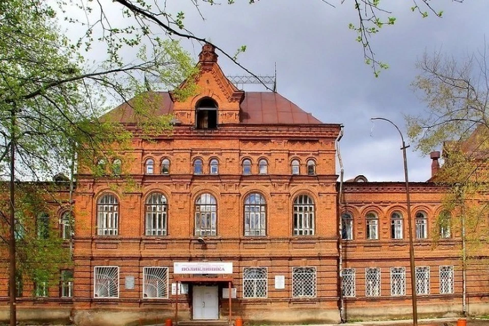 Ур воткинский. Красная больница Воткинск. Воткинская районная больница. Больницы Воткинского района. Краеведческий музей Воткинск.